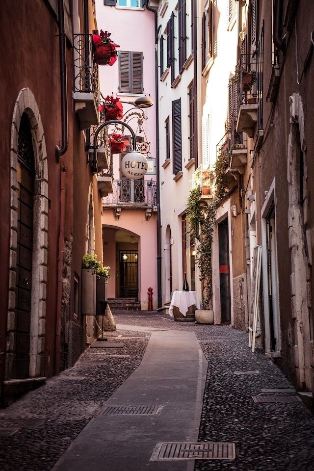 Ein Foto von einer sch&ouml;nen Gasse 