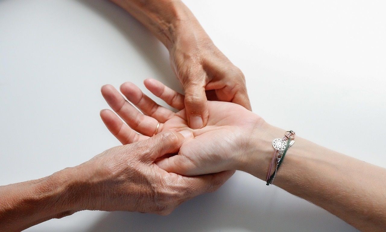 Akupunkturmassage in der Handinnenfl&auml;che