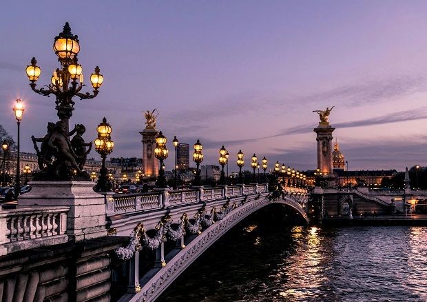Br&uuml;cke in Frankreich bei Nacht