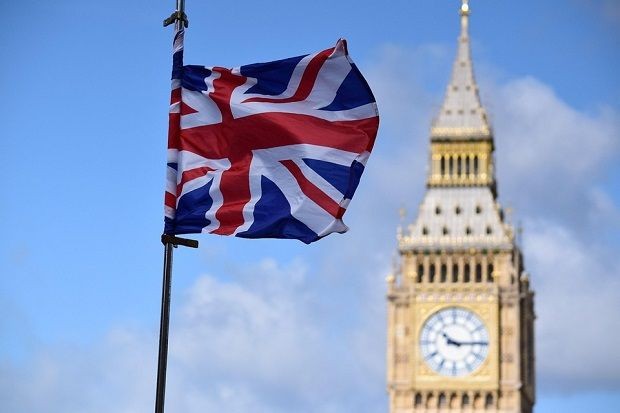 Big Ben mit England Flagge