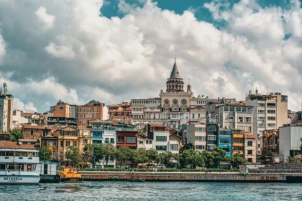 Meer und H&auml;user in Istanbul, T&uuml;rkei
