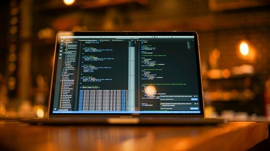 Ein Computer mit dem Phyton Programm 