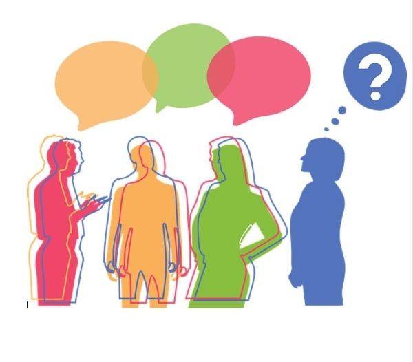 Vier bunte Silhouetten und Sprechblasen. Eine davon zeigt ein Fragezeichen