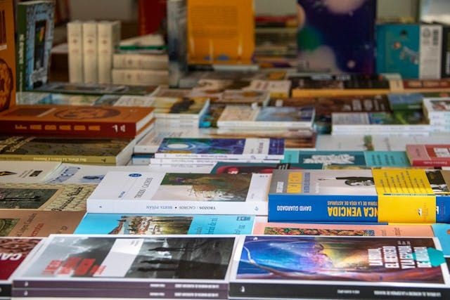 Bunte B&uuml;cherausstellung In Madrid