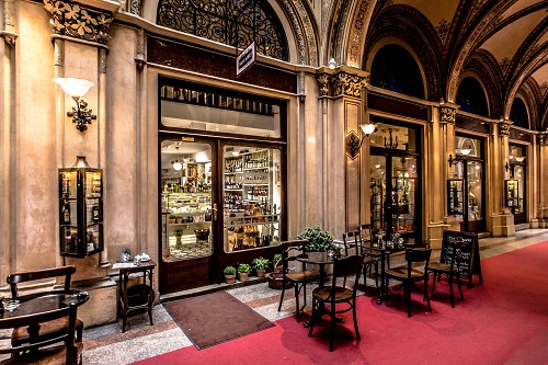 Ein Kaffee in Wien von au&szlig;en
