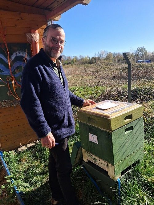 Stadtgartenimker Capelle mit seinen Bienen