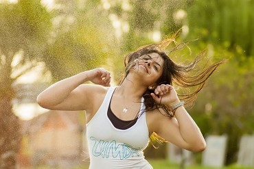 Eine Frau beim Zumba 