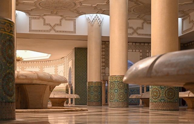 Hamman in Casablanca, Marokko mit bunten Mosaikfliesen