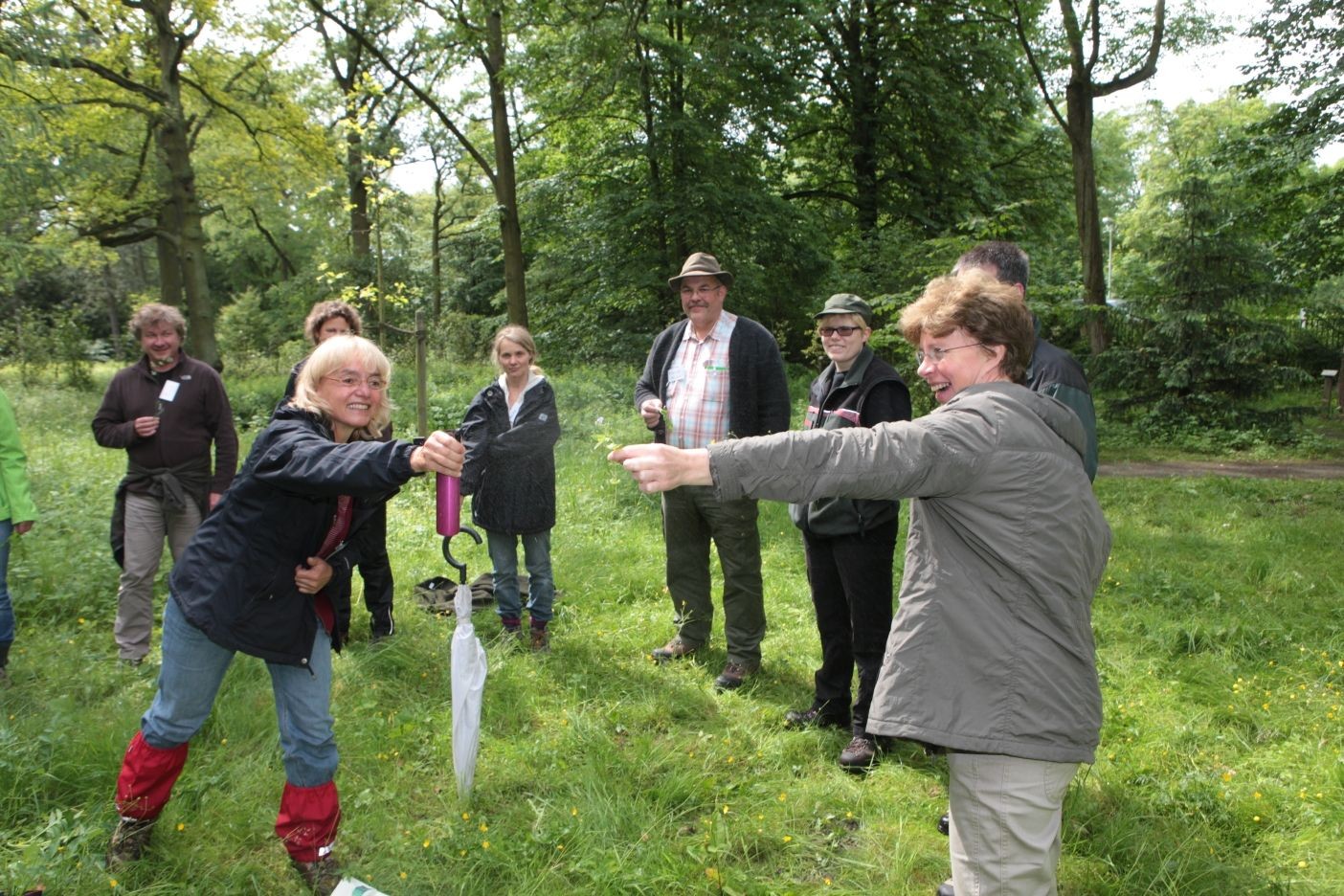 Menschen im Wald