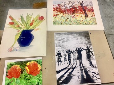 verschiedene Bilder: Blumenin Vase, Tulpen, Herbstbäume, schwarz/weiß Menschen
